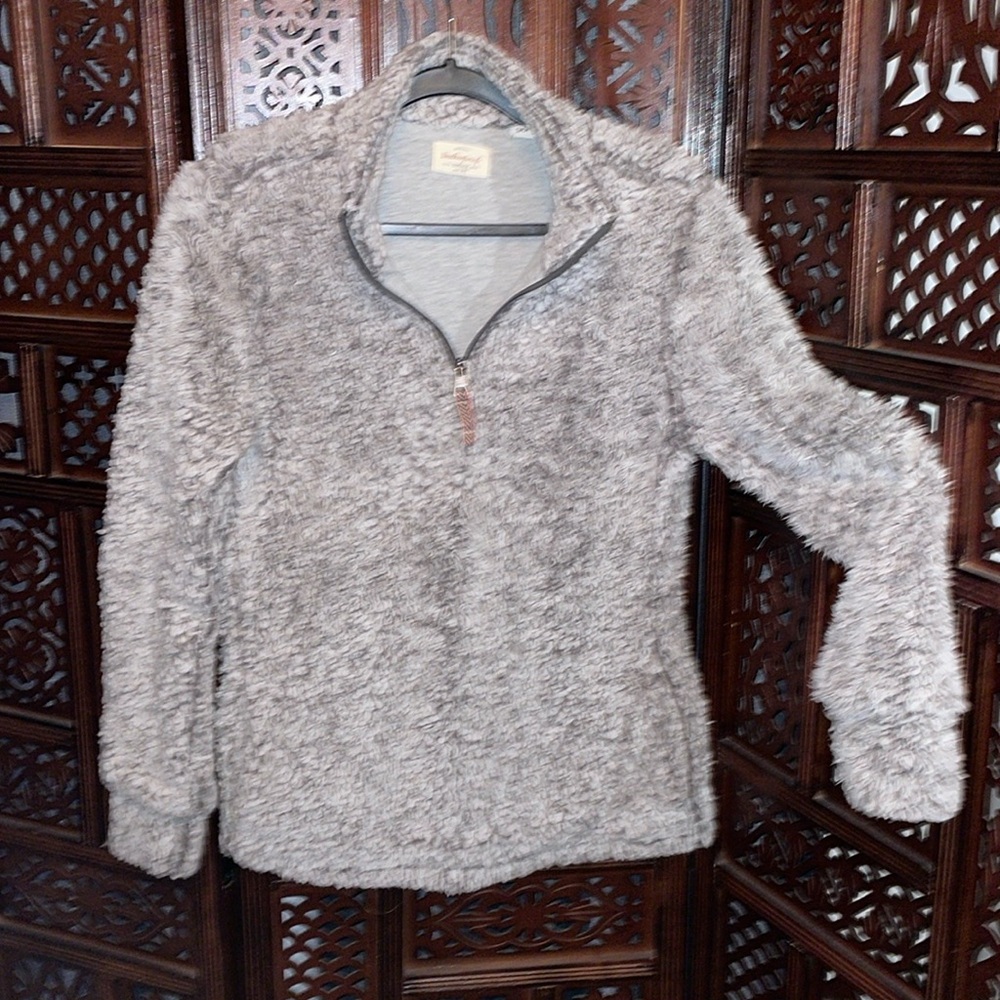 Women’s pullover 1/4 zip Weatherproof sweatshirt.